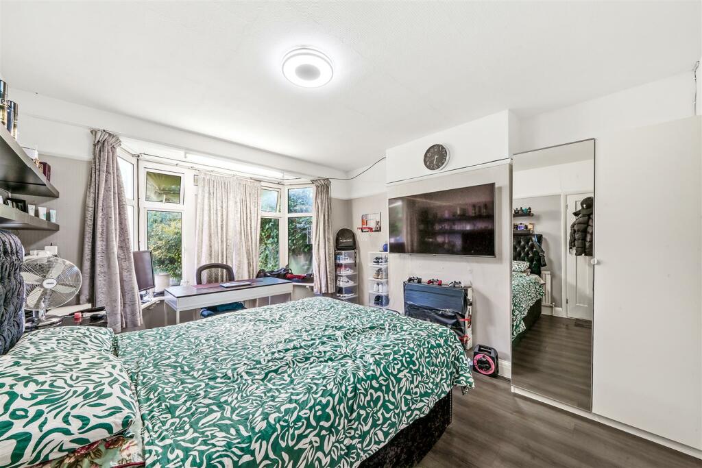 1 east court - NkKHh6rB58Kr8EwDvnXa.jpg