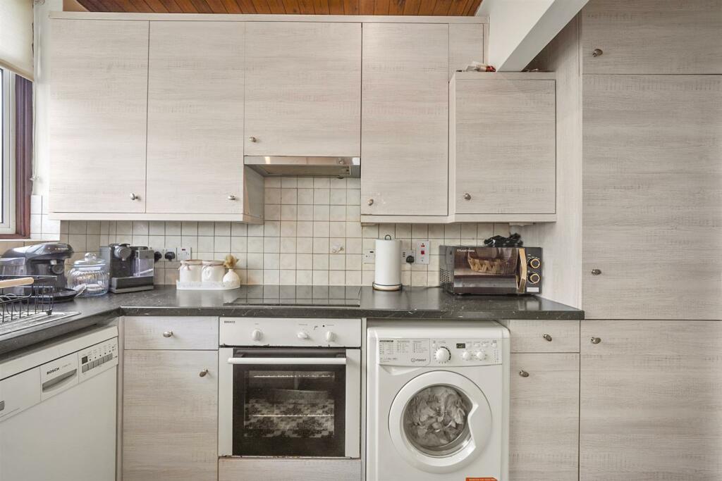 Kitchen 2.jpg