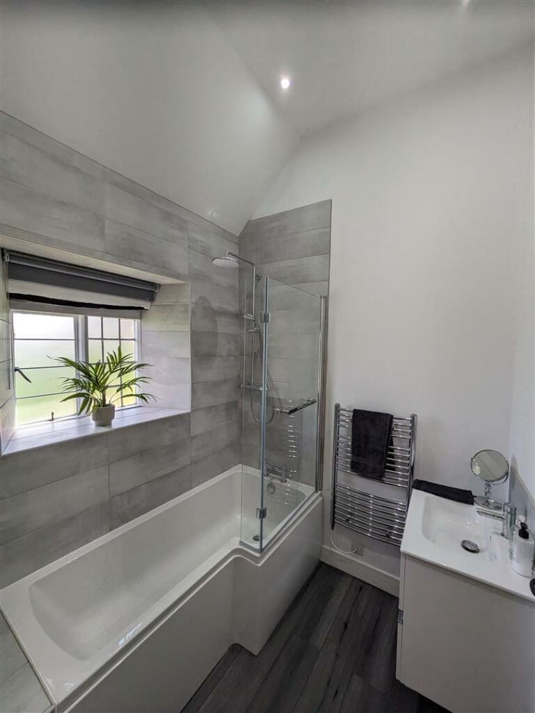 bathroom2.jpg