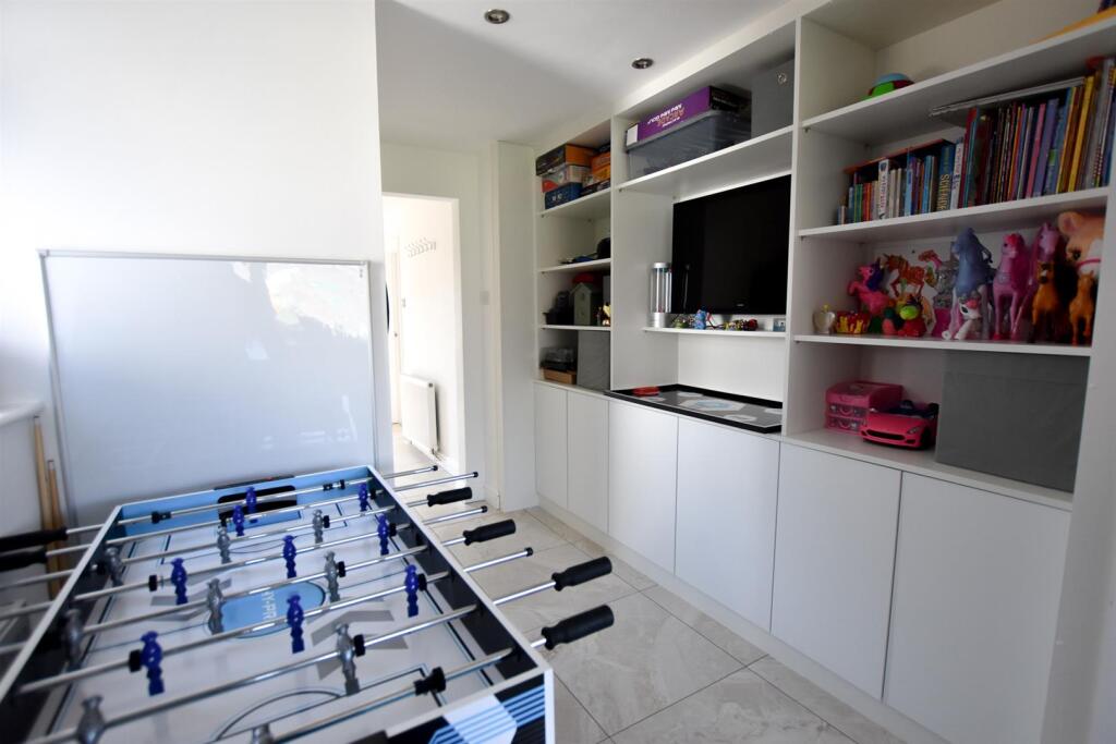 KITCHEN/DINER/FAMILY AREA