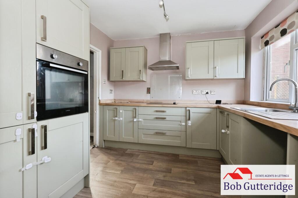 FITTED KITCHEN