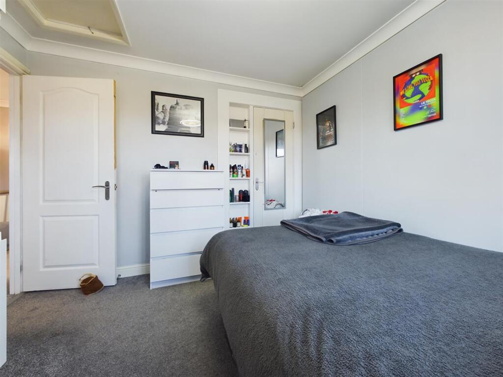 Bedroom 2 (3).jpg