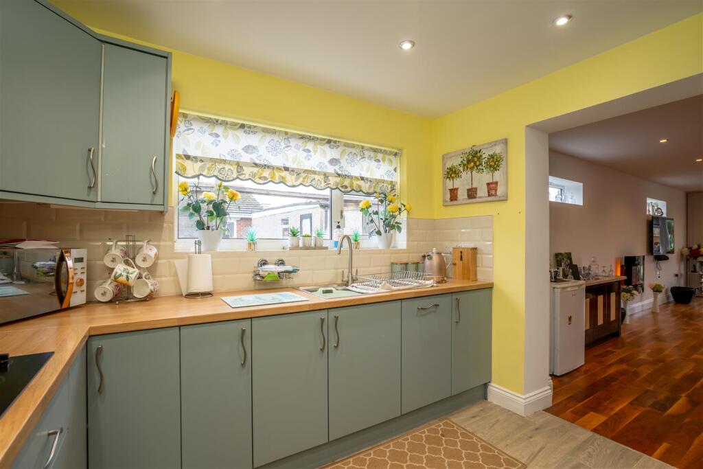 Kitchen (2).jpg