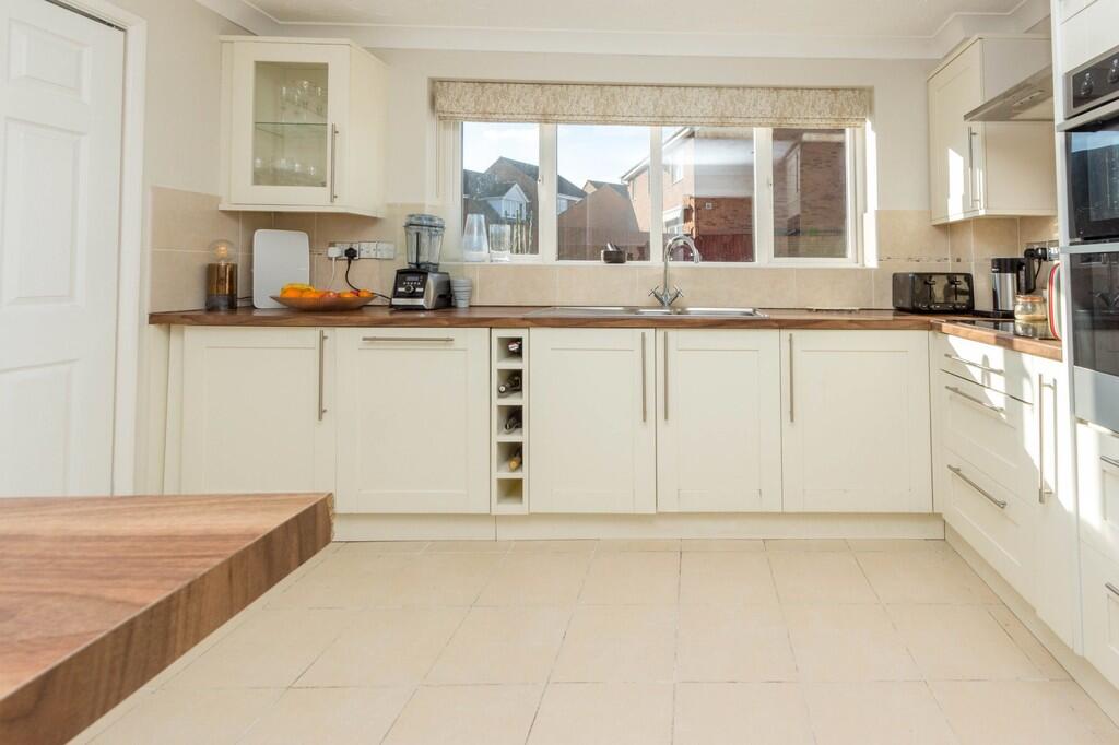 Kitchen/Breakfast...