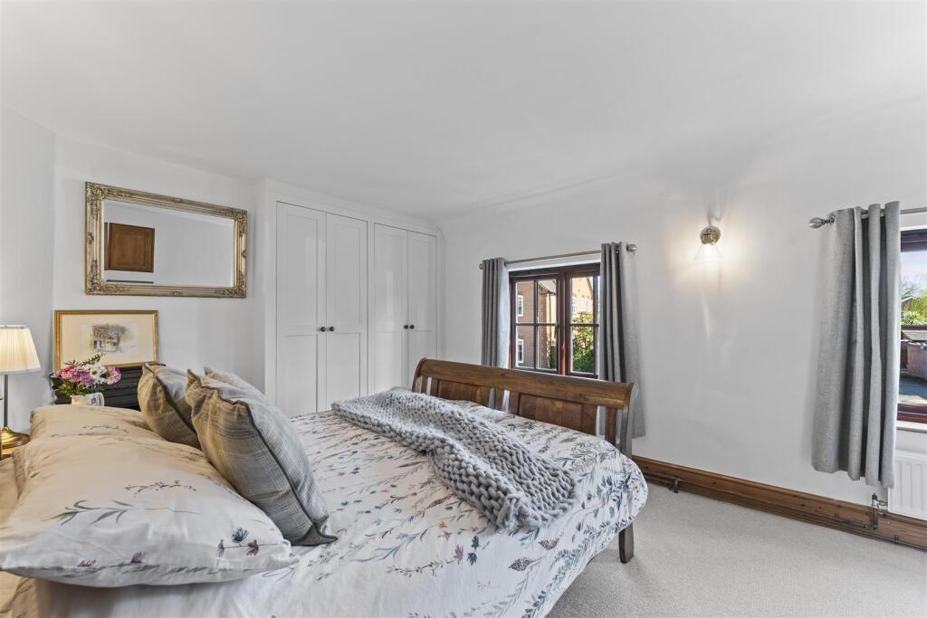 BEDROOM 2