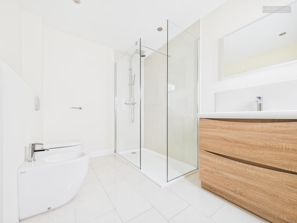 En-Suite To Master Bedroom