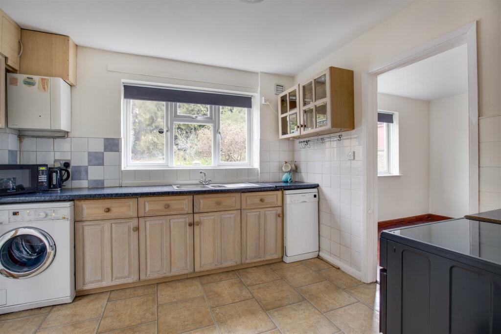93 Gayhurst Road, HP13 7XJ (LOW RES)-11.jpg