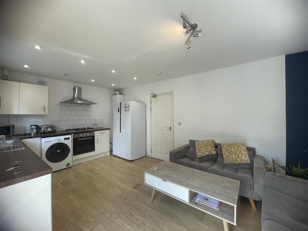 Kitchen - Lounge