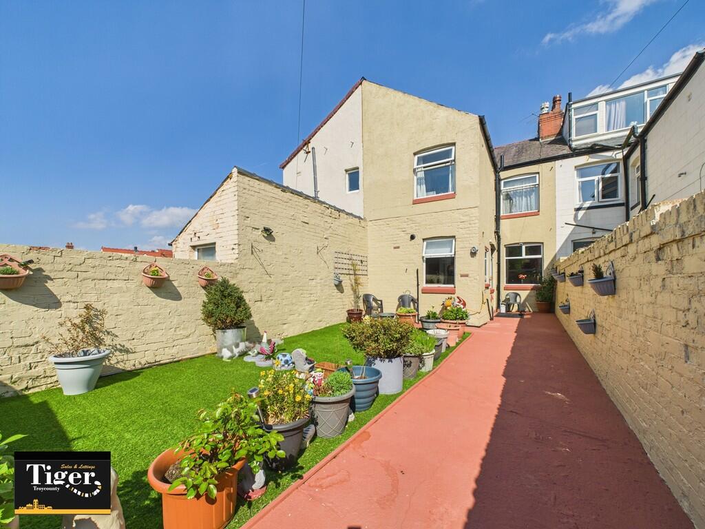 CAM02176G0-PR0561...