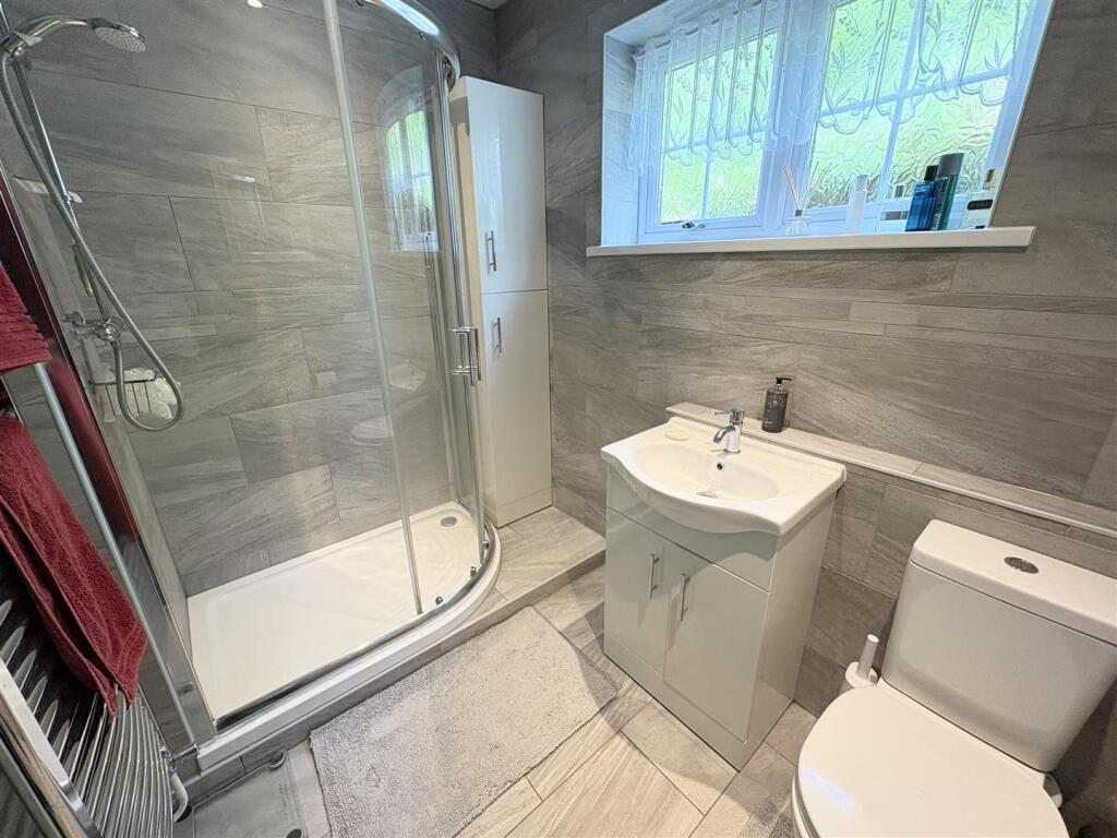ensuite.jpg