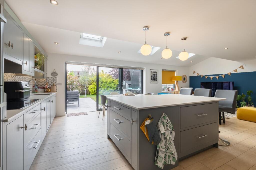 kitch and family room-3.jpg