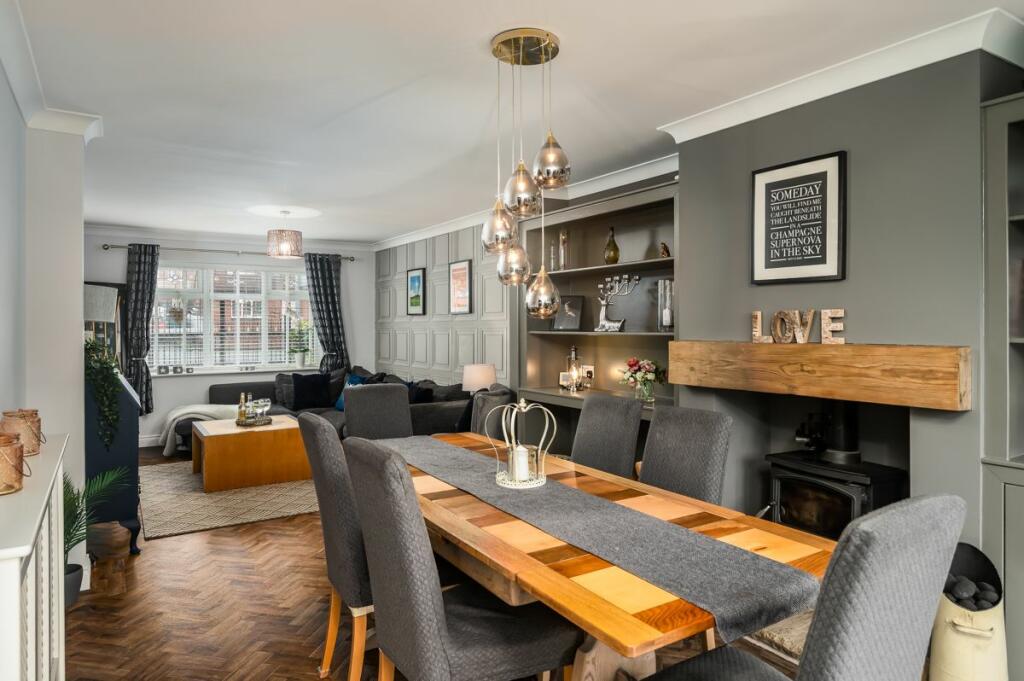 Lounge/Dining Room