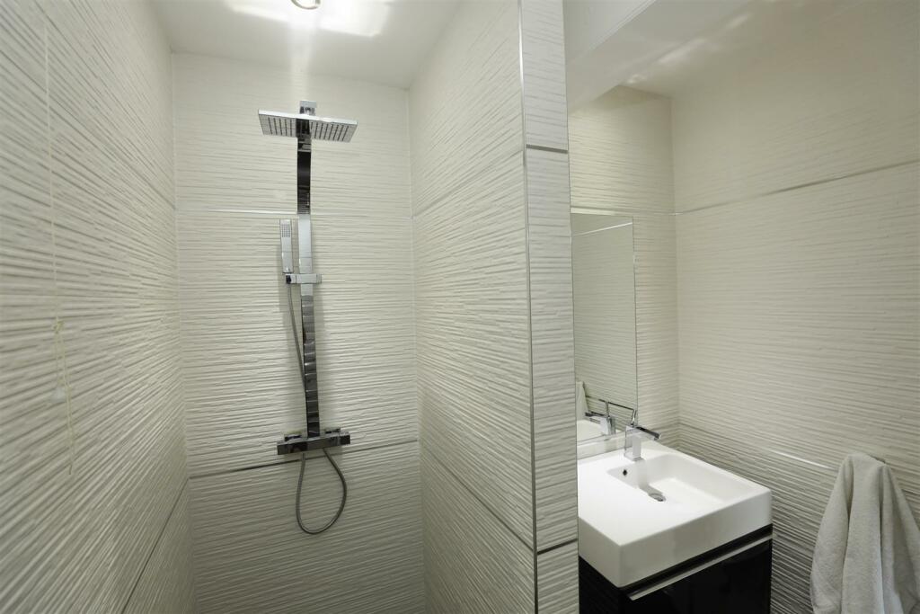 ENSUITE 2