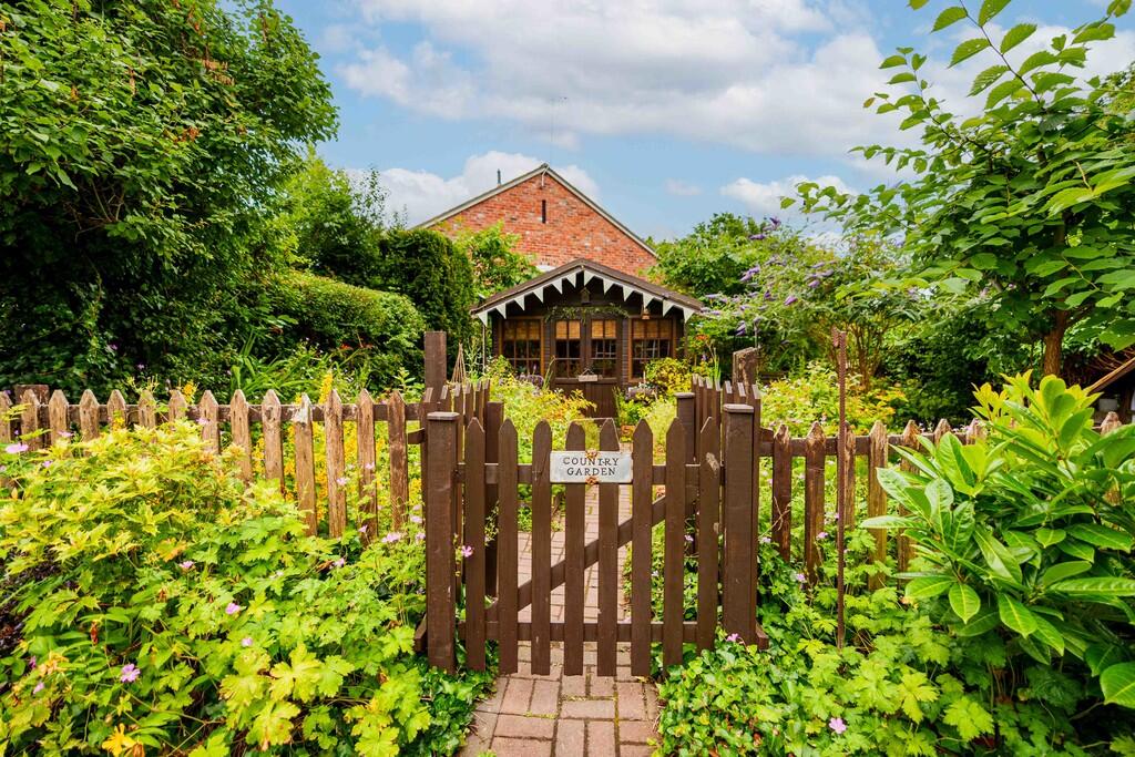 The Chimneys, Sau...
