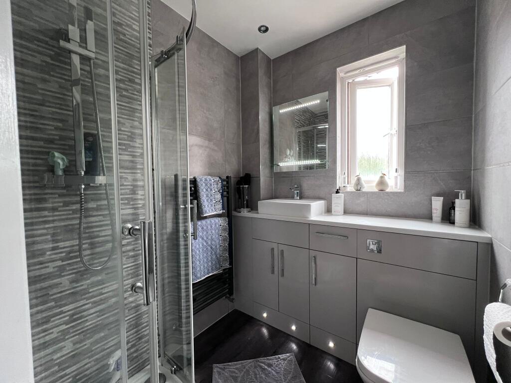 ENSUITE (2).jpg