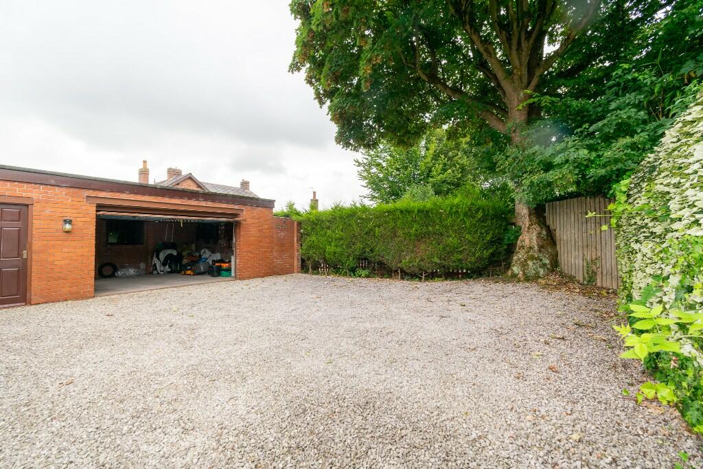 Driveway/Garage
