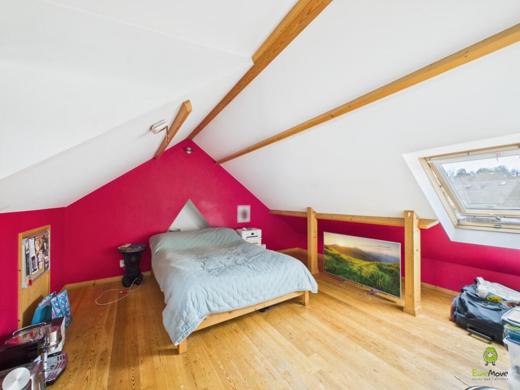 CAM03779G0-PR0310-STILL001