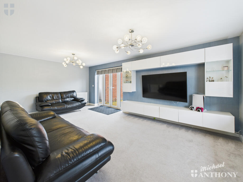 CAM03852G0-PR0472-STILL001