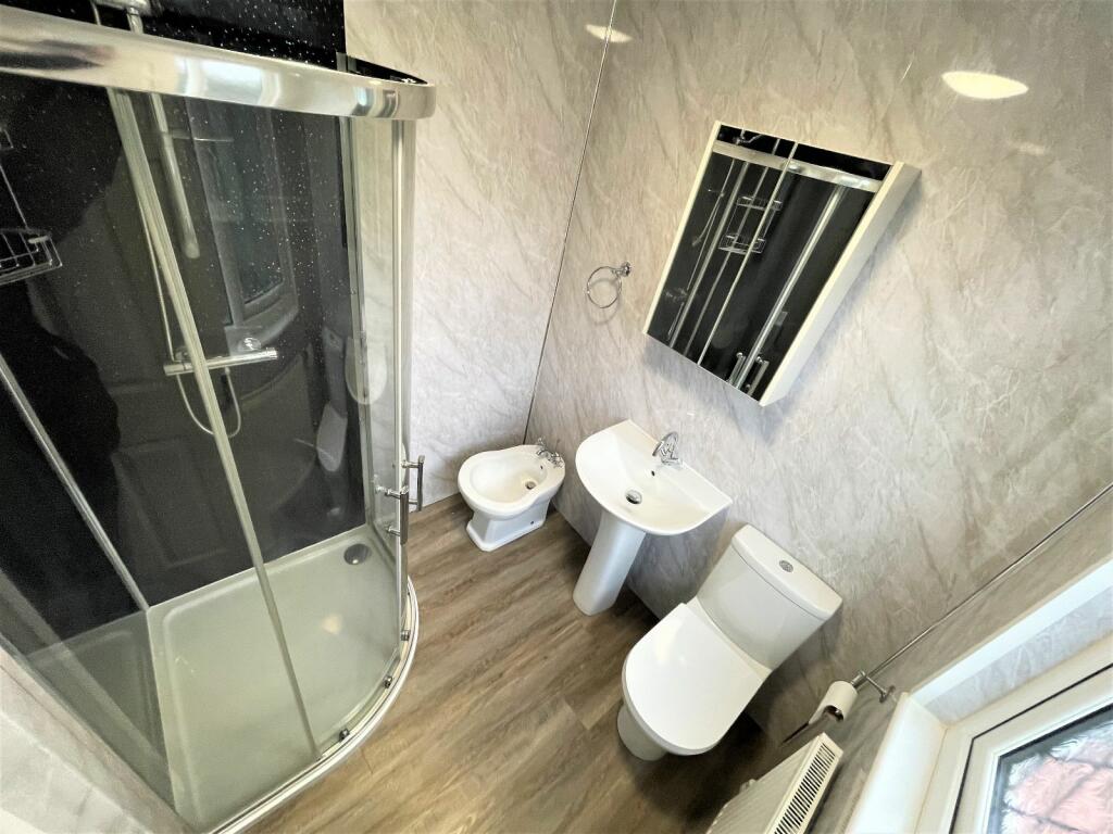En suite 2
