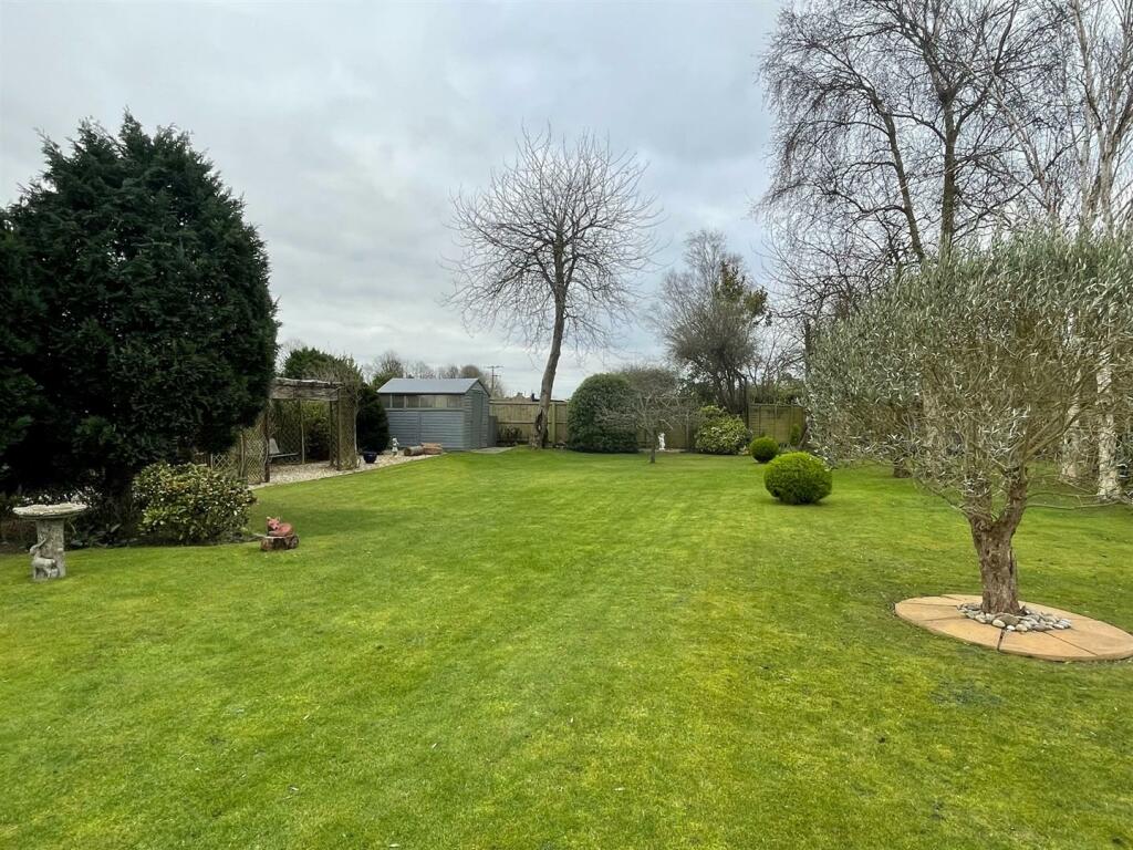 Rear Garden.,.jpg