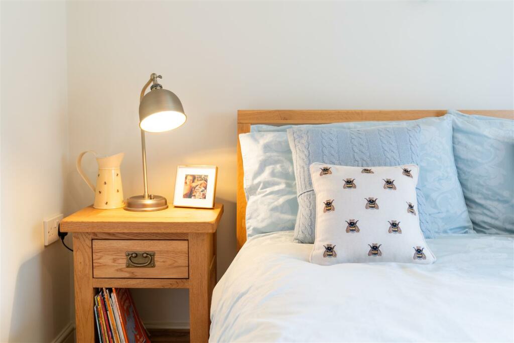 Bedroom 1-2.jpg