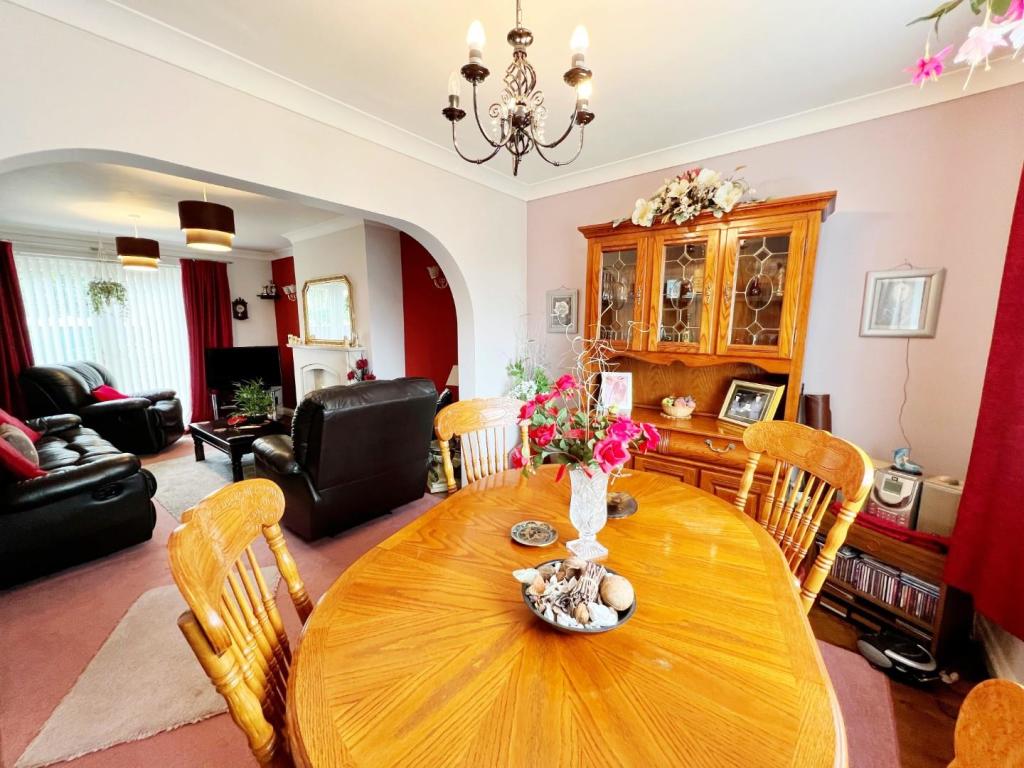 Dining Area 3.jpg