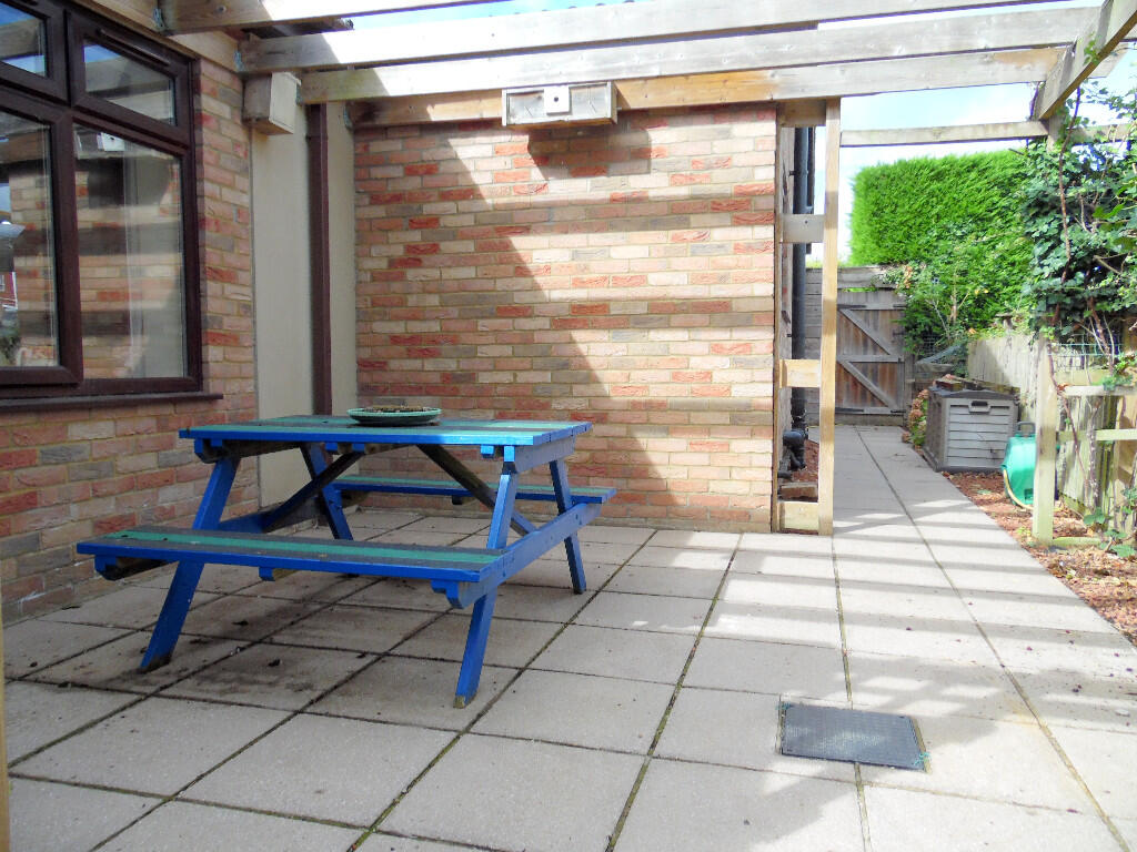 SIDE/ REAR GARDEN