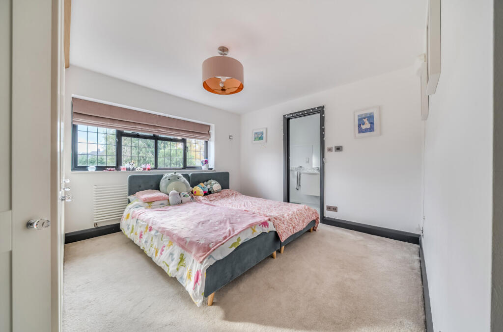 1374280-20-690e5d...