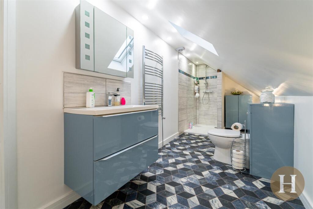 Master Bedroom EN-Suite