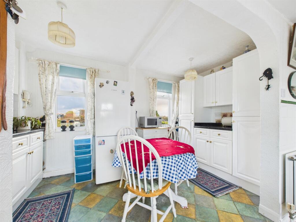 Kitchen / Breakfast Room