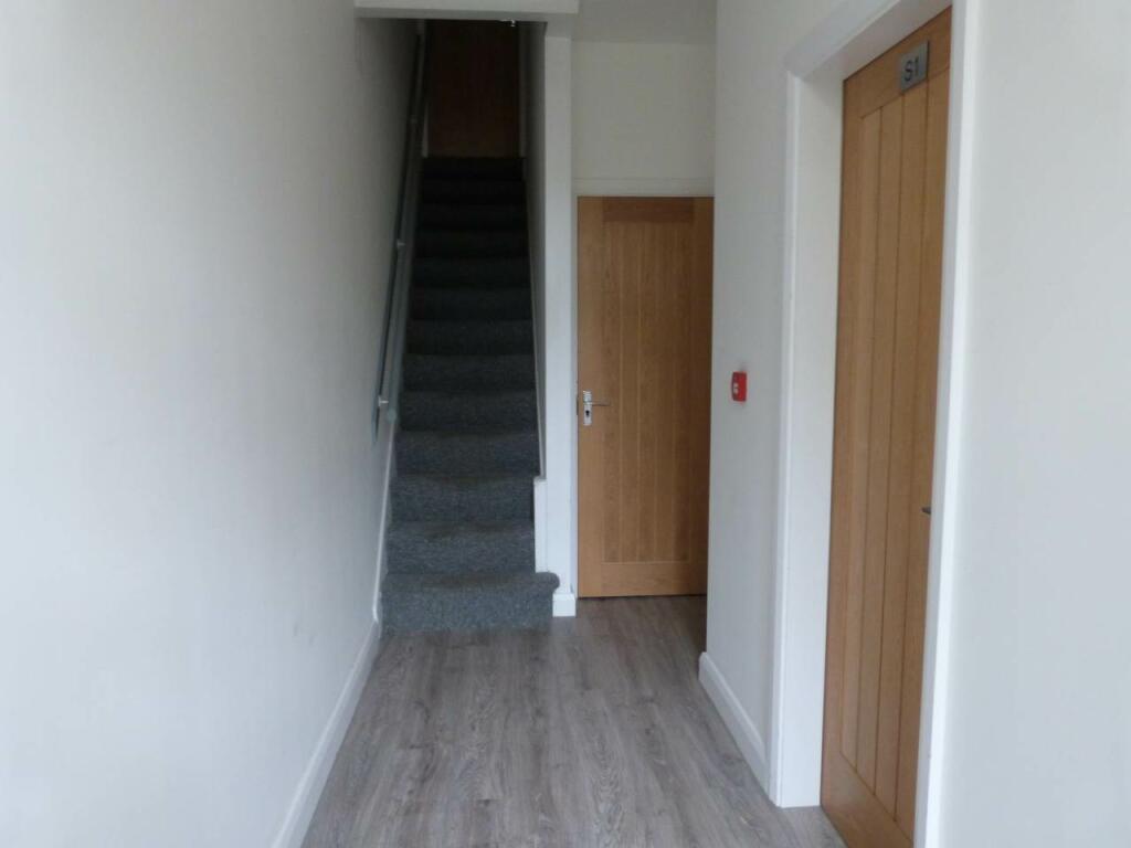 Hallway 200 burscoug