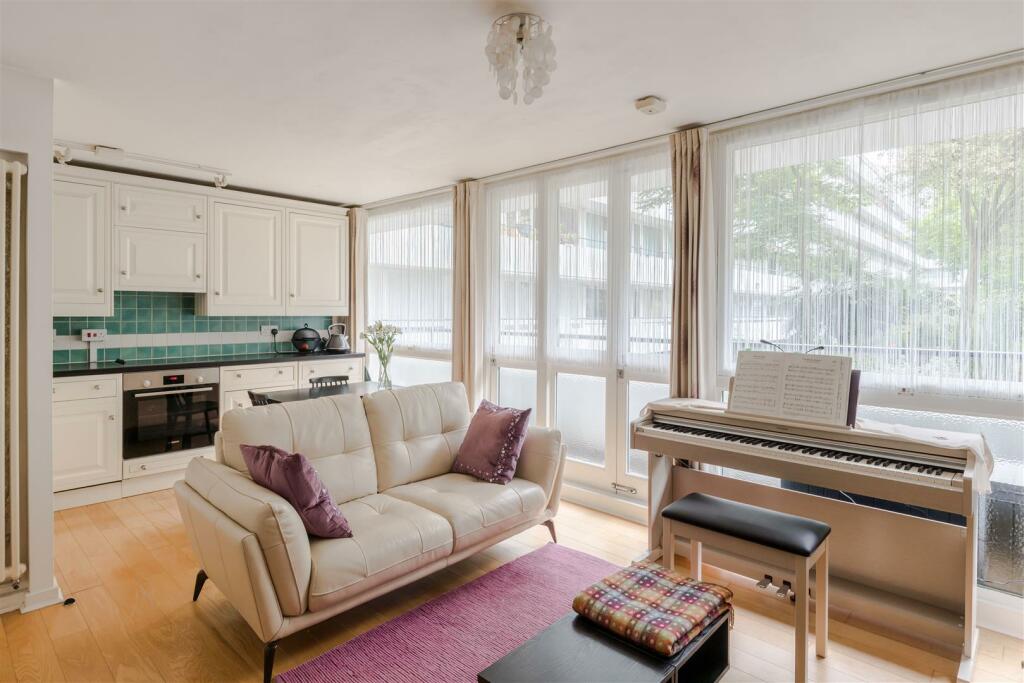 32 Holcroft Court-10.jpg