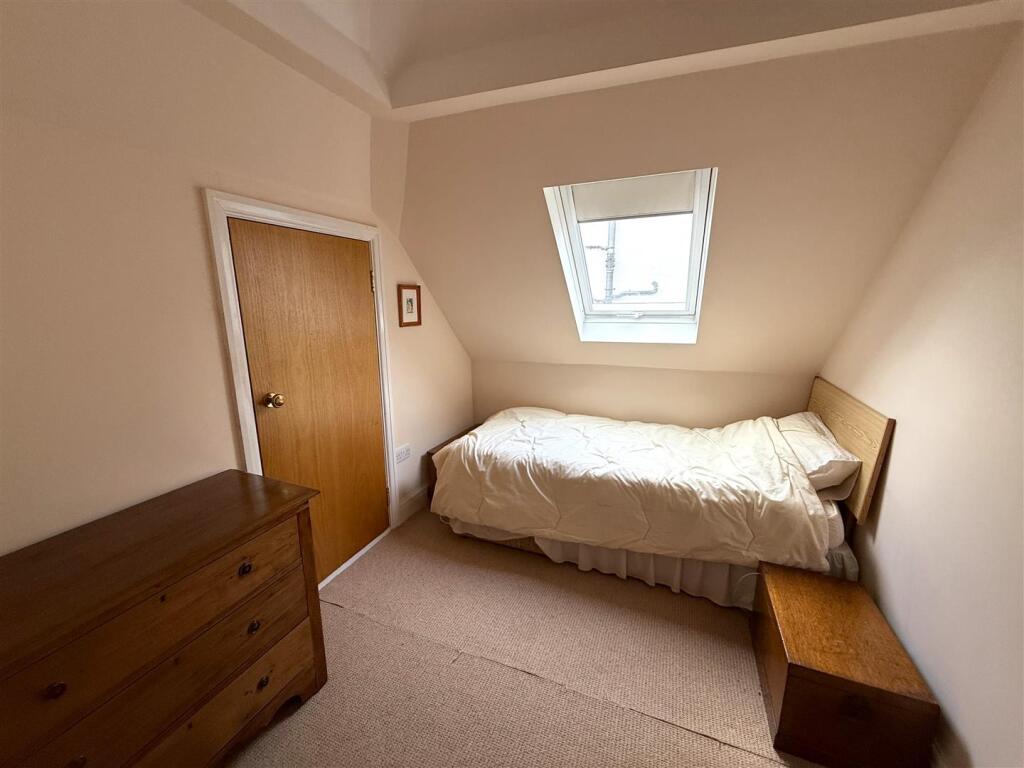 bedroom 4 1 .jpg