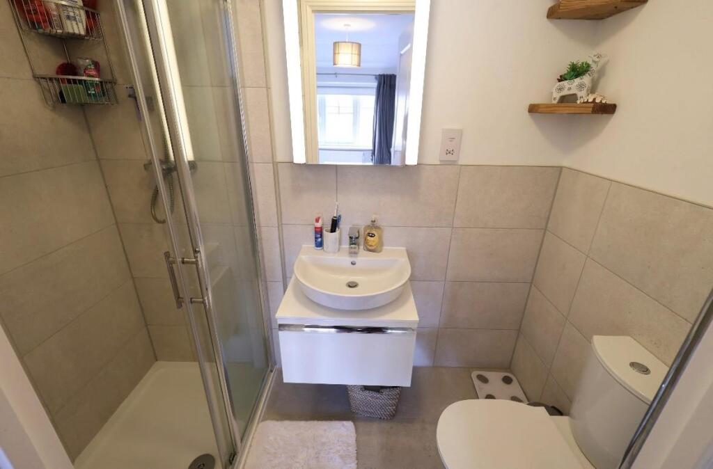 WR Ensuite i.jpg