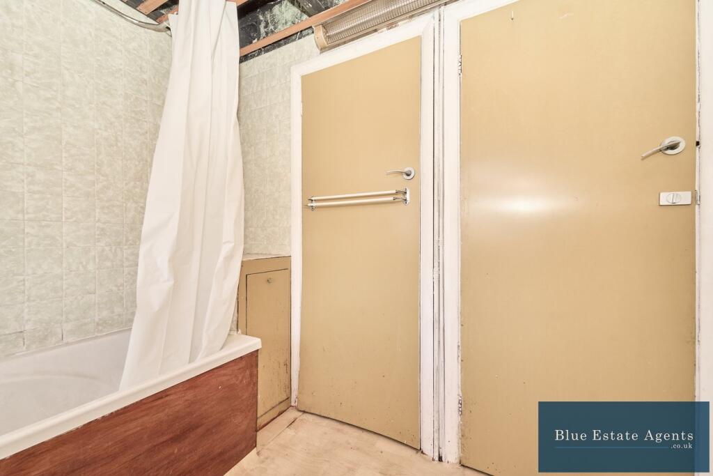 First Floor Bathroom Suite