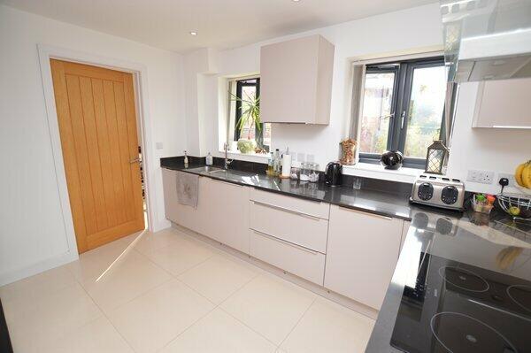 open plan kitchen/diner