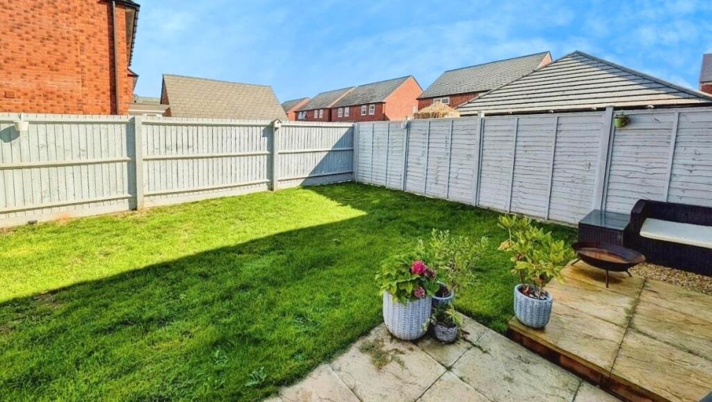 4 Derham Crescent garden a.jpg