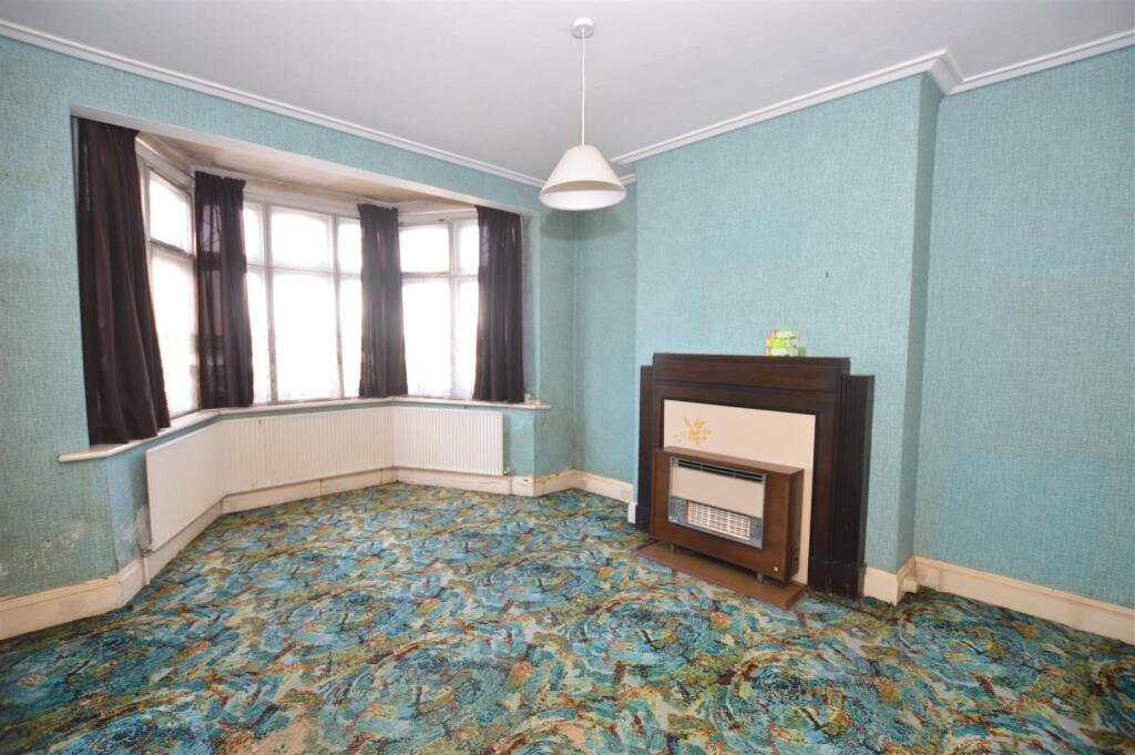 14 Pauline Crescent dining room.JPG