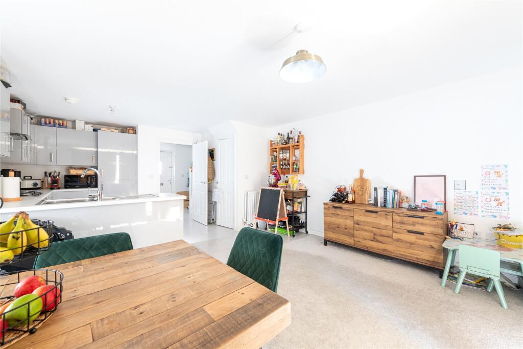 Kit/Din/Family Room
