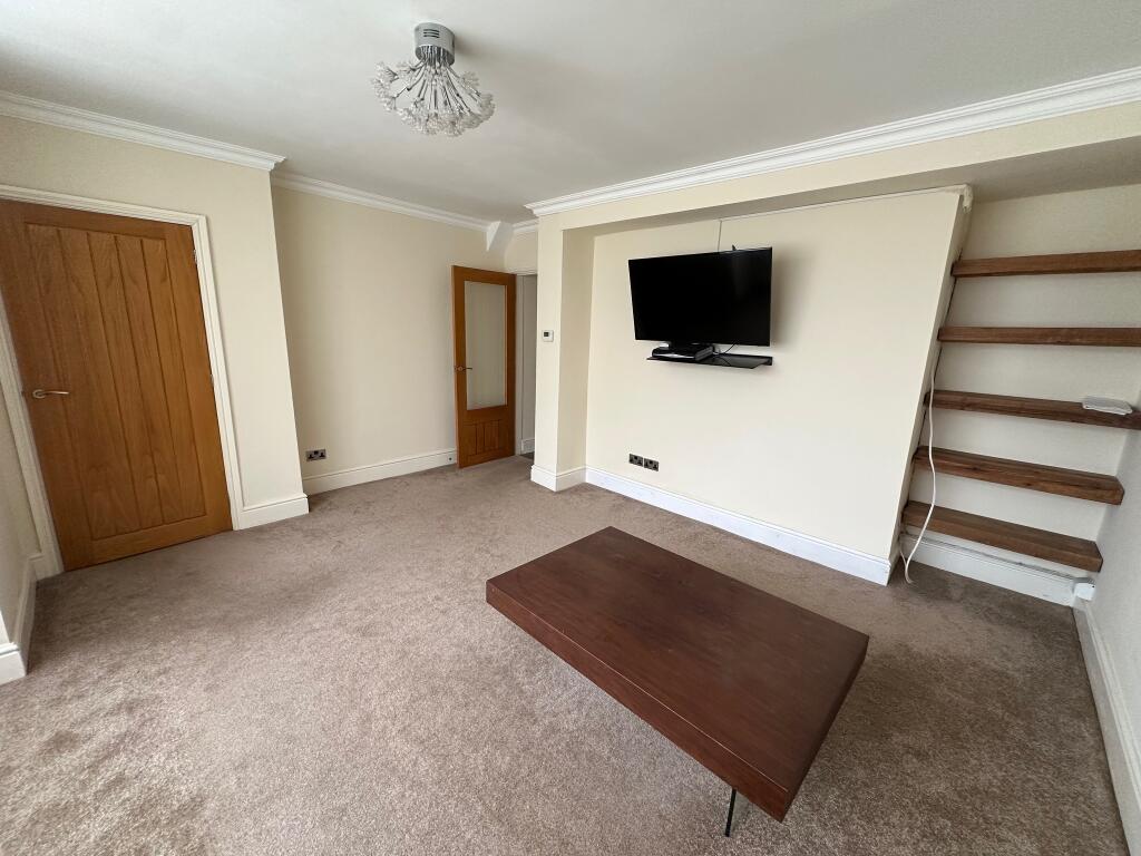 2. Lounge