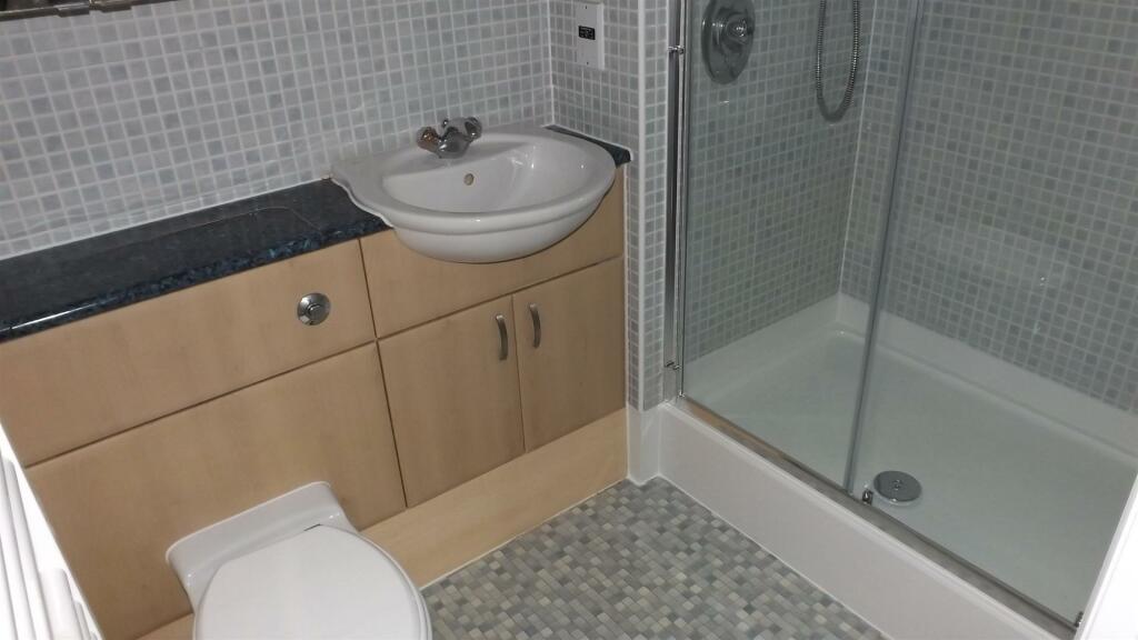 EN-SUITE SHOWER ROOM