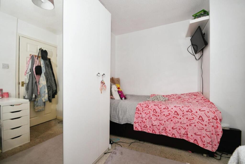 BEDROOM 2 03.jpg