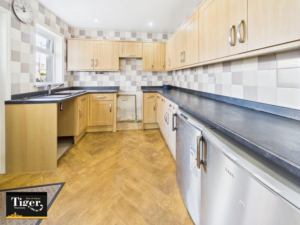 CAM02176G0-PR0659...