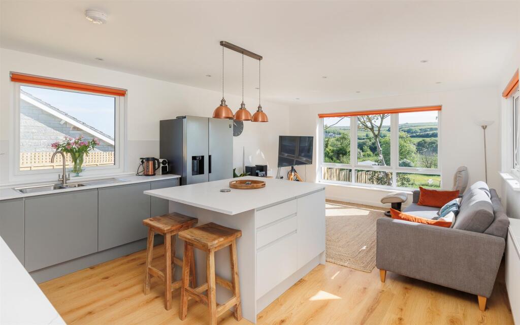 Kitchen &amp; Family Room