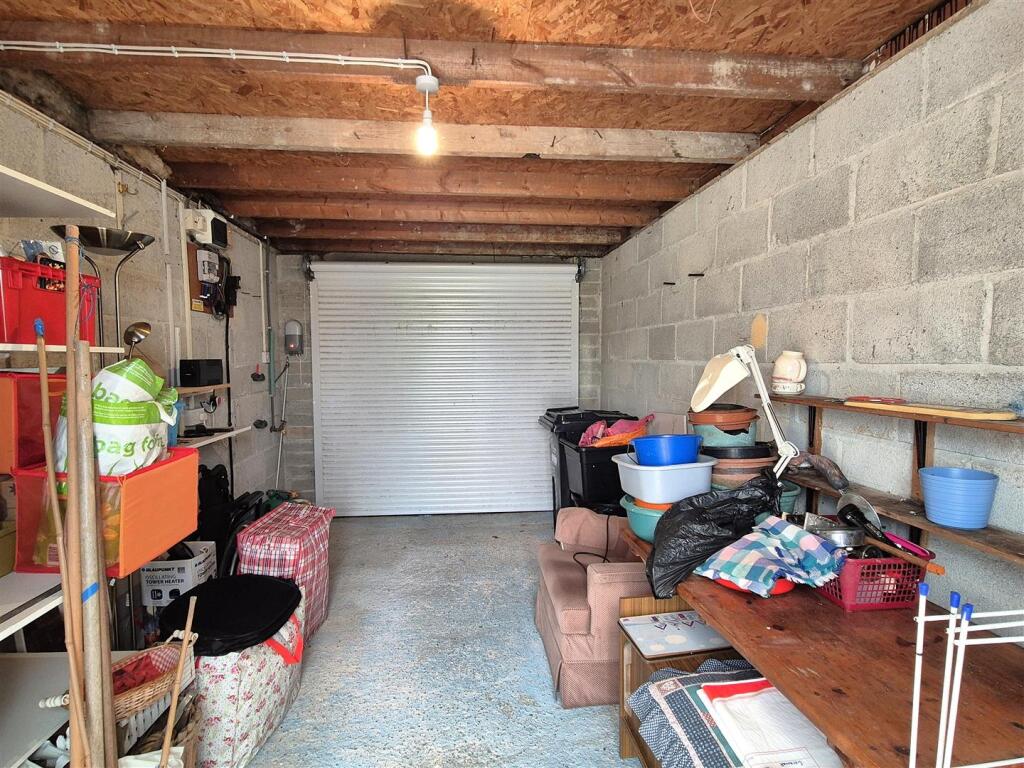 Garage.jpg