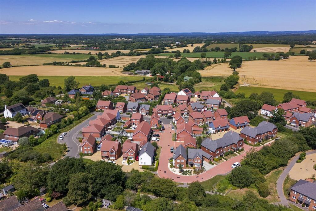 14 Kings Road, Ringmer, BN8 5FS (5).jpg