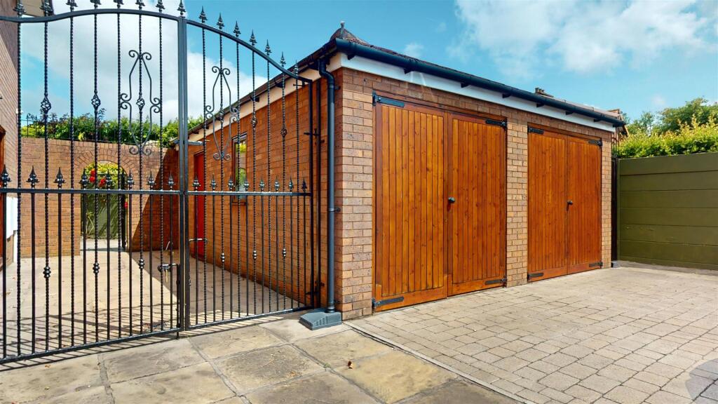 Moss Lane Double Garage