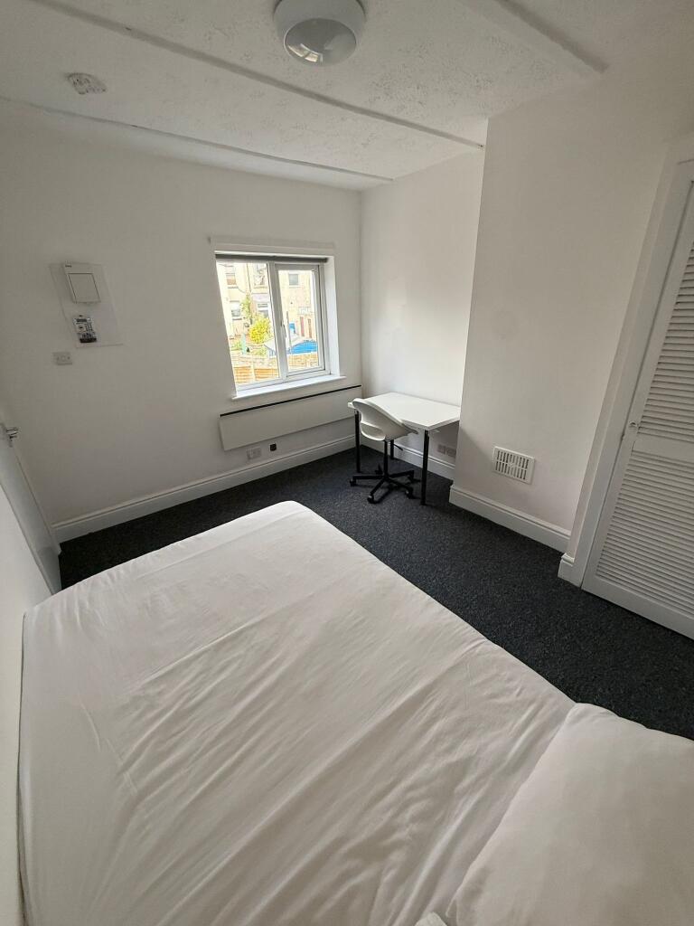 This inviting double bedroom features ample nat...