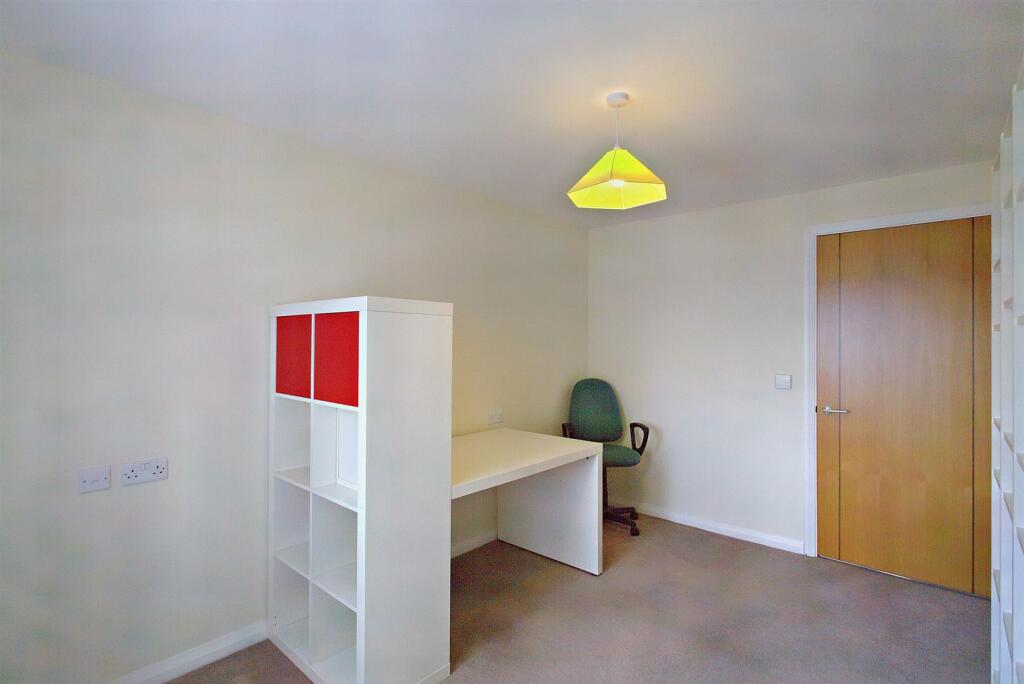 8561013-interior18-800.JPG