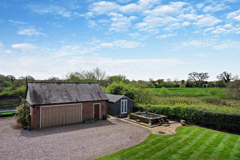 Double Garage/Workshop